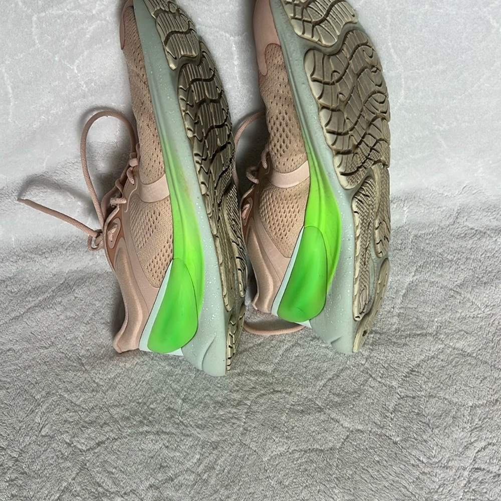 LULULEMON BLISSFEEL WOMEN'S RUNNING SHOE--BUTTER PINK/SCREAM GREEN SZ 9.5 - Picture 6 of 10